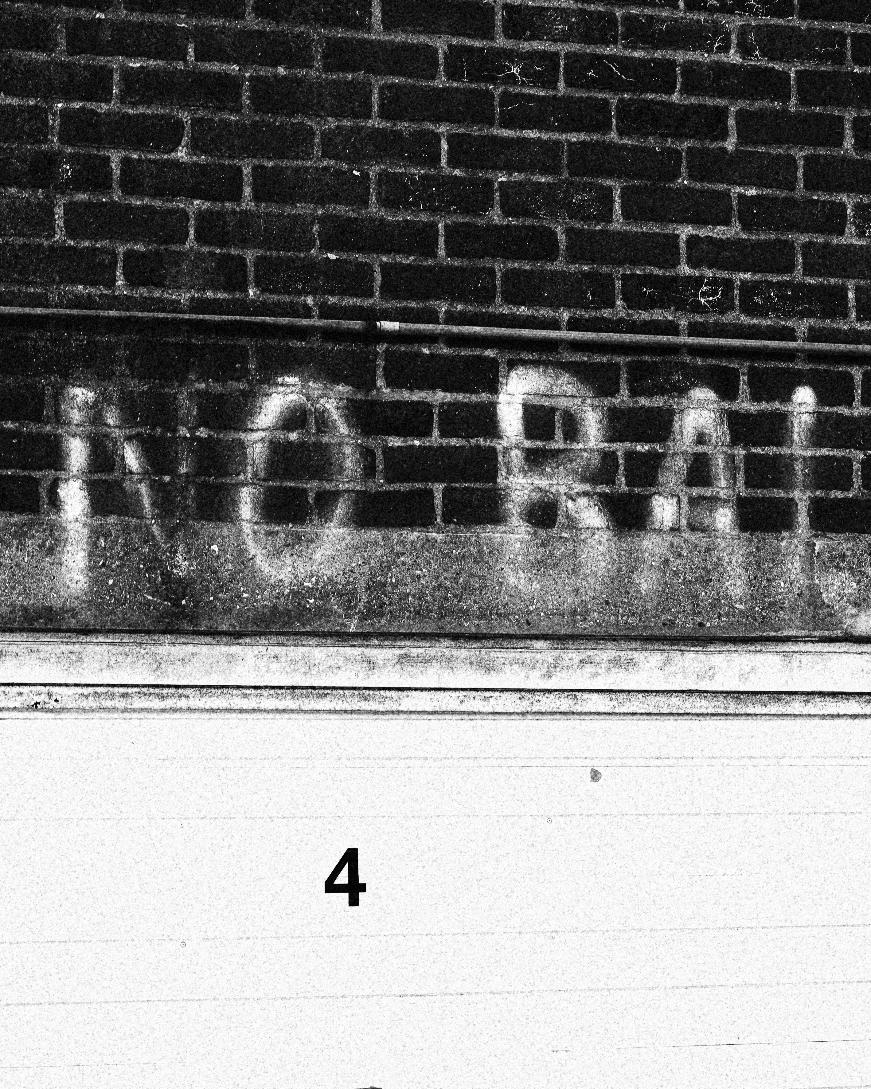 England / 04 — No Bal