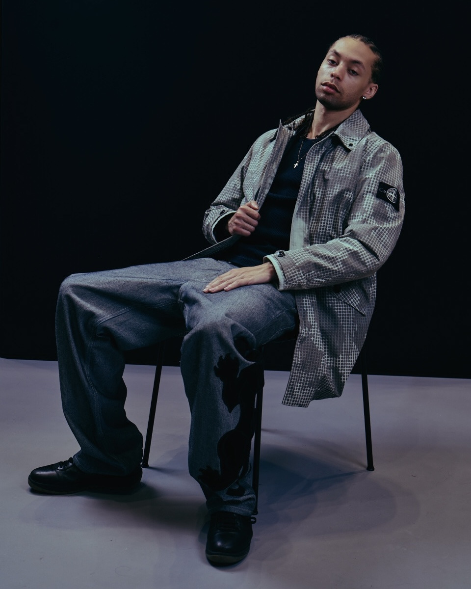Ice Jacket Archives / 06 — Grid Seated